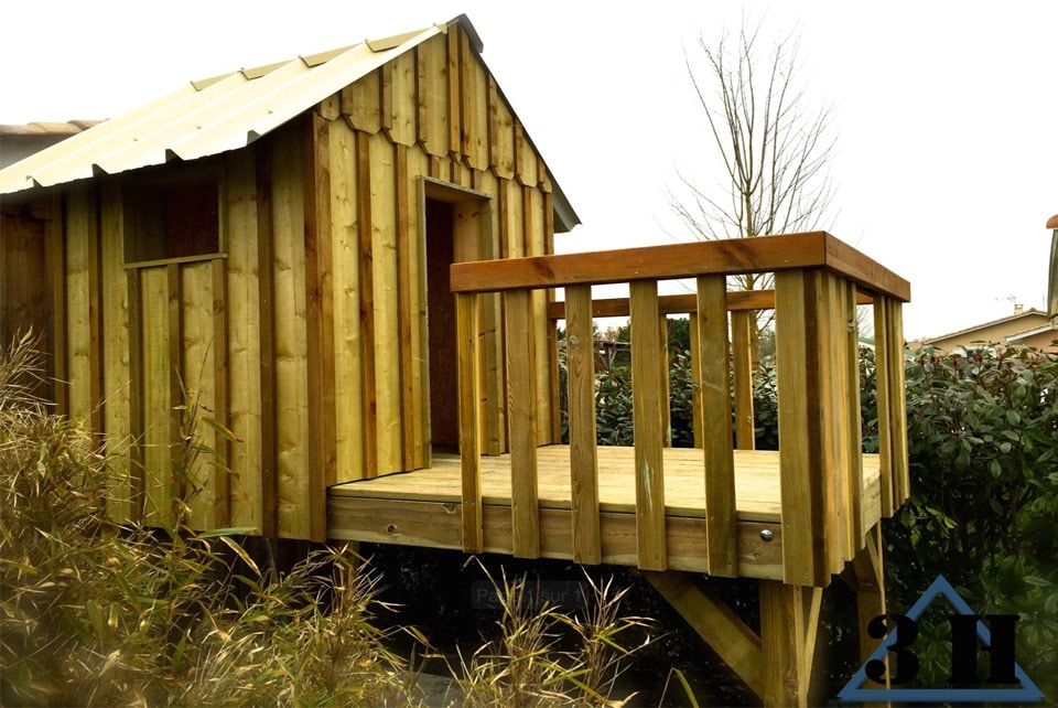 Réalisation d'une cabane de jardin en bois sur pilotis