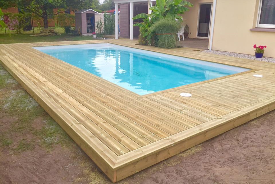 Réalisation d'une terrasse avec piscine en bois de sapin